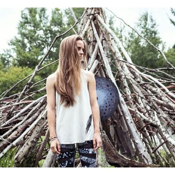 Lululemon Nook Tank * Vitasea Wunderlust 2015 Women’s Size 6 White RARE Two-Way - Picture 4 of 14